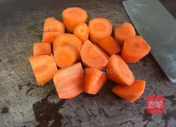 高压锅版～莲藕胡萝卜炖排骨的做法图解4