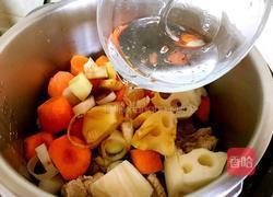 高压锅版～莲藕胡萝卜炖排骨的做法图解10