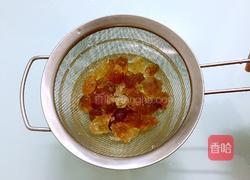 桃胶炖奶的做法图解3