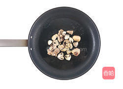 里昂白葡萄酒烩鸡肉的做法图解3