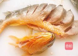 清蒸开屏大黄鱼的做法图解3