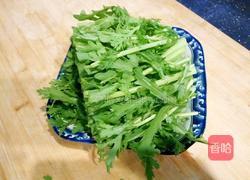 带鱼炖茼蒿的做法图解2