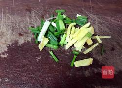 核桃仁炒西芹的做法图解6