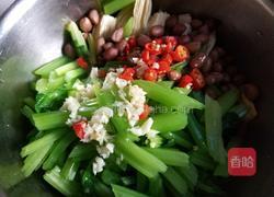 芹菜花生拌腐竹的做法图解8
