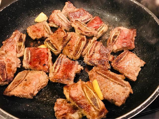煎至两面金黄色。