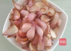 百合炒腌肉的做法图解1