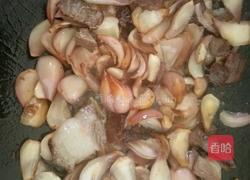 百合炒腌肉的做法图解4