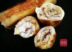 Illustration of how to make fish-filled egg toast rolls 11