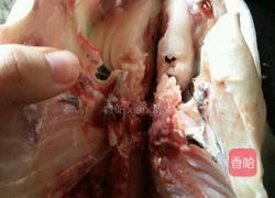 蘑菇花鲢鱼头汤的做法图解1