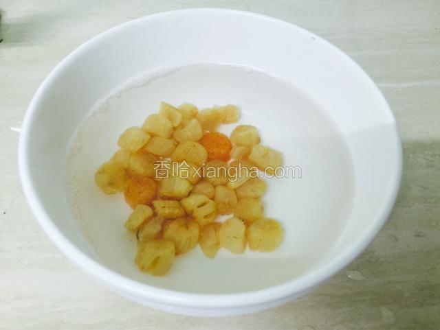 瑶柱泡水20分钟备用