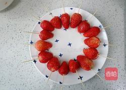 冰糖草莓的做法图解3