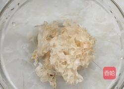 银耳雪梨红枣汤的做法图解3