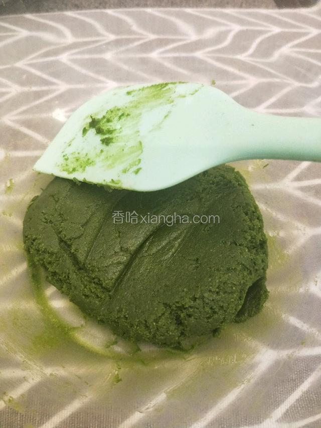 用刮刀混合好，一定盖好保鲜膜~备用。以免风干。