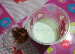 自制果粒奶茶的做法图解1