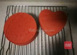 草莓流心红丝绒裸蛋糕的做法图解3