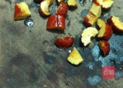 红枣莲子糯米粥的做法图解2