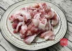 辣椒胡萝卜炒五花肉的做法图解1