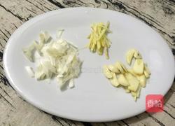 辣椒胡萝卜炒五花肉的做法图解3