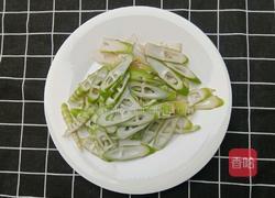 甜椒炒春笋的做法图解2