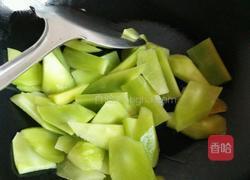 鸡汤烩莴苣片的做法图解3