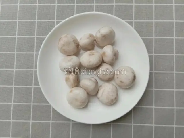 蘑菇煮好捞出备用