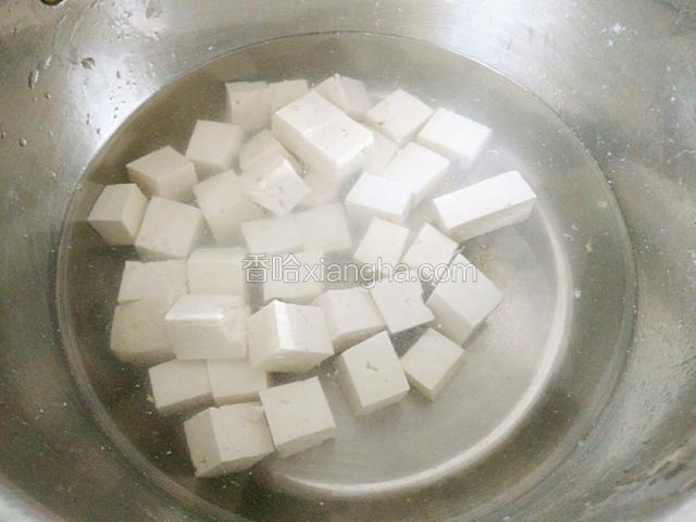 冷水下锅焯烫去豆腥味