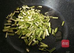香辣青蒜苗炒豆腐的做法图解4