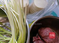 韭黄锅贴的做法图解1