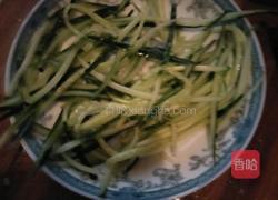 凉拌黄瓜丝的做法图解2