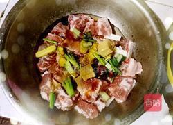 粉蒸糯米排骨的做法图解2
