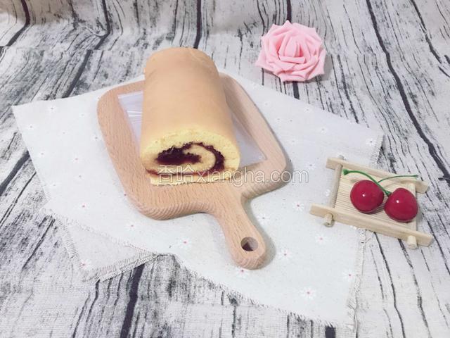 草莓酱蛋糕卷