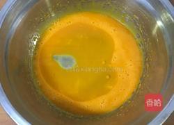 草莓酱蛋糕卷的做法图解3