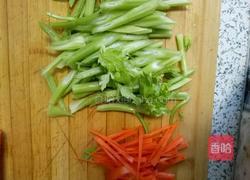 素炒香菇芹菜的做法图解1