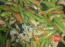 素炒香菇芹菜的做法图解8