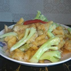 菜花梗炒鸡脚的做法[图]