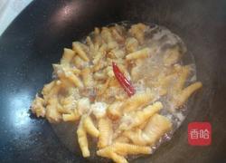 菜花梗炒鸡脚的做法图解4
