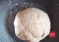 全麦坚果奶酪软欧包的做法图解2