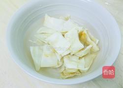 桂圆鱼胶排骨汤的做法图解2