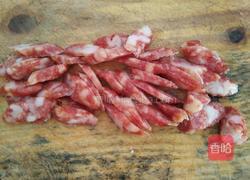荷兰豆炒腊肠的做法图解2