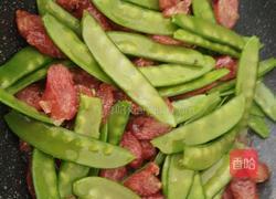 荷兰豆炒腊肠的做法图解6