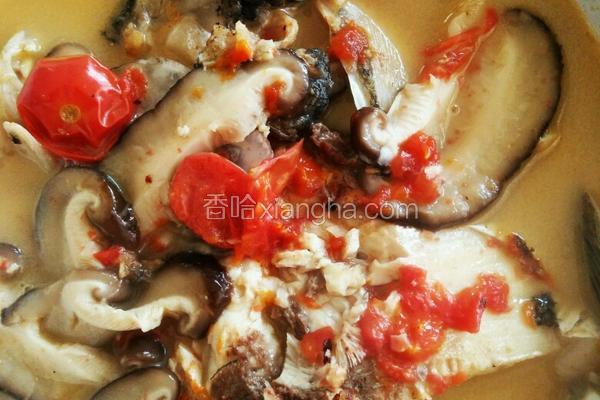 小番茄蘑菇花鲢鱼头汤