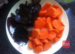 腊肠蔬菜煲的做法图解1