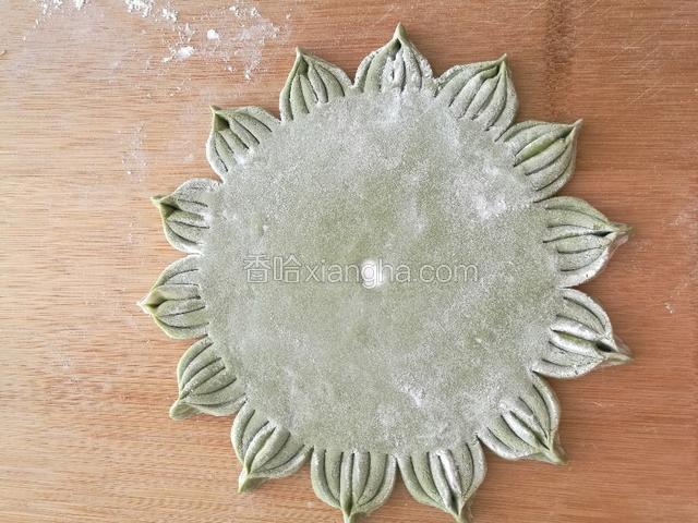 然后把每一小份捏一下。