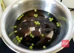 木耳山药炒鸡胸肉的做法图解3