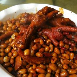 香辣花生焖凤爪的做法[图]