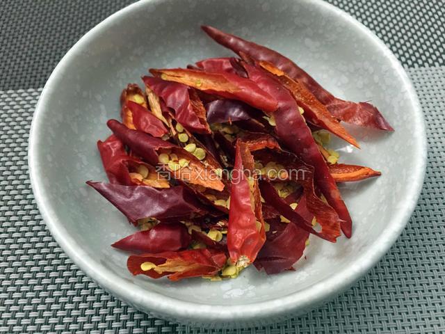 干红辣椒切条