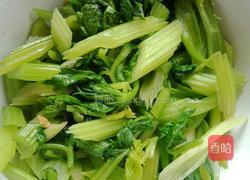 凉拌芹菜的做法图解6