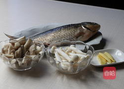 鲜菇鲫鱼汤的做法图解1