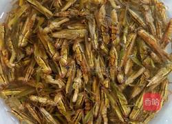 油炸蚂蚱的做法图解1