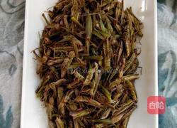 油炸蚂蚱的做法图解2